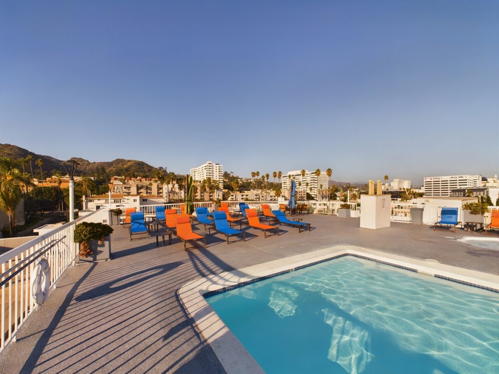 Enjoy the luxury of a rooftop pool with lounge chairs and breathtaking views of the mountains in Hollywood, CA. Discover our stunning apartments for rent today!